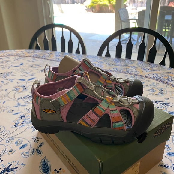 Keen Venice H2 Girls Youth Sandals- Like New, Size 1 - Picture 3 of 6